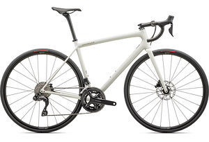 Specialized Specialized Aethos Comp | Landsvägscykel | Dune White/Metallic Spruce