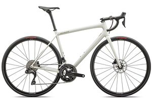 Specialized Specialized Aethos Comp 105 Di2 | Landsvägscykel | Gloss Dune White Metallic Spruce