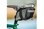 Blackburn Grid Seat Bag Medium Svart från TCMcykel.se Artikel nr: 34213