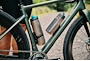 Fidlock Fidguard Anti-Bacterial Bottle 600 ml + Bike Base Magnetisk flaskhållare och vattenflaska Smoke Grön från TCMcykel.se Artikel nr: 28224