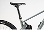 Ghost Riot AM CF Pro MTB Heldämpad Pearl Light Grey Glossy från TCMcykel.se Artikel nr: 29755